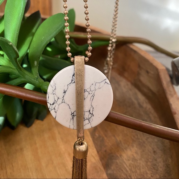 Marble necklace & earrings set - Picture 4 of 7